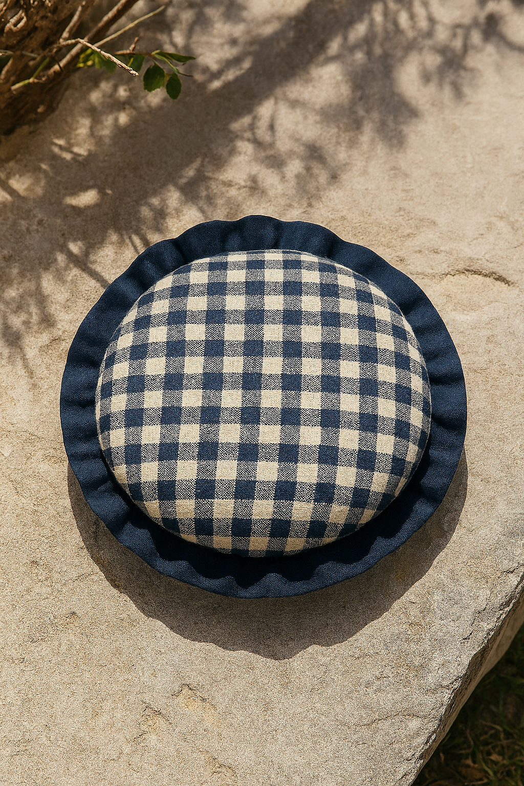 Round Mono Frill Cushion