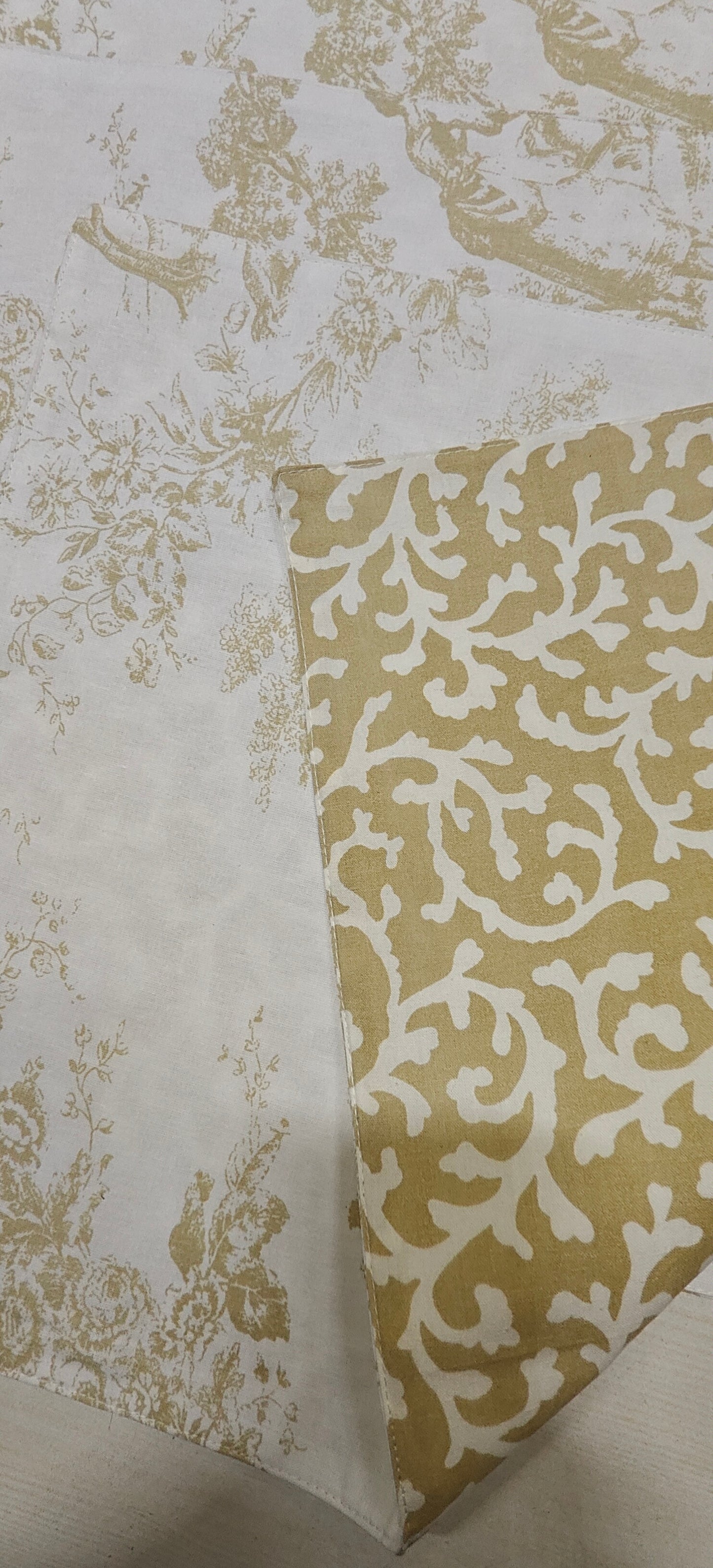 Beige and white floral pattern Placemat on a plain background
